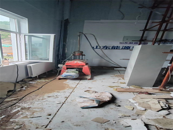 志仲镇地基基础下沉墙体裂缝加固注浆顶升施工